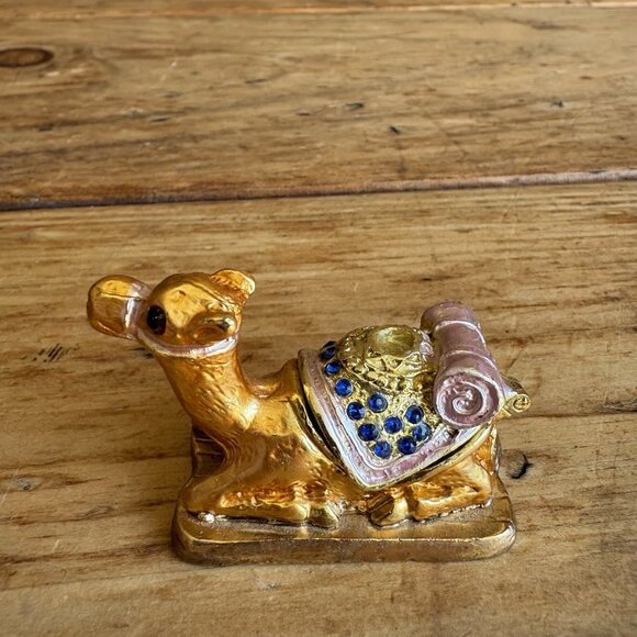 Small Camel Enameled Trinket Box Magnetic Closure 2” long 1” Tall - Picture 3 of 11